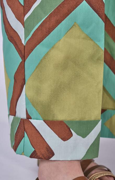 Pantalone gamba larga con fantasia geometrica_COL_483_06
