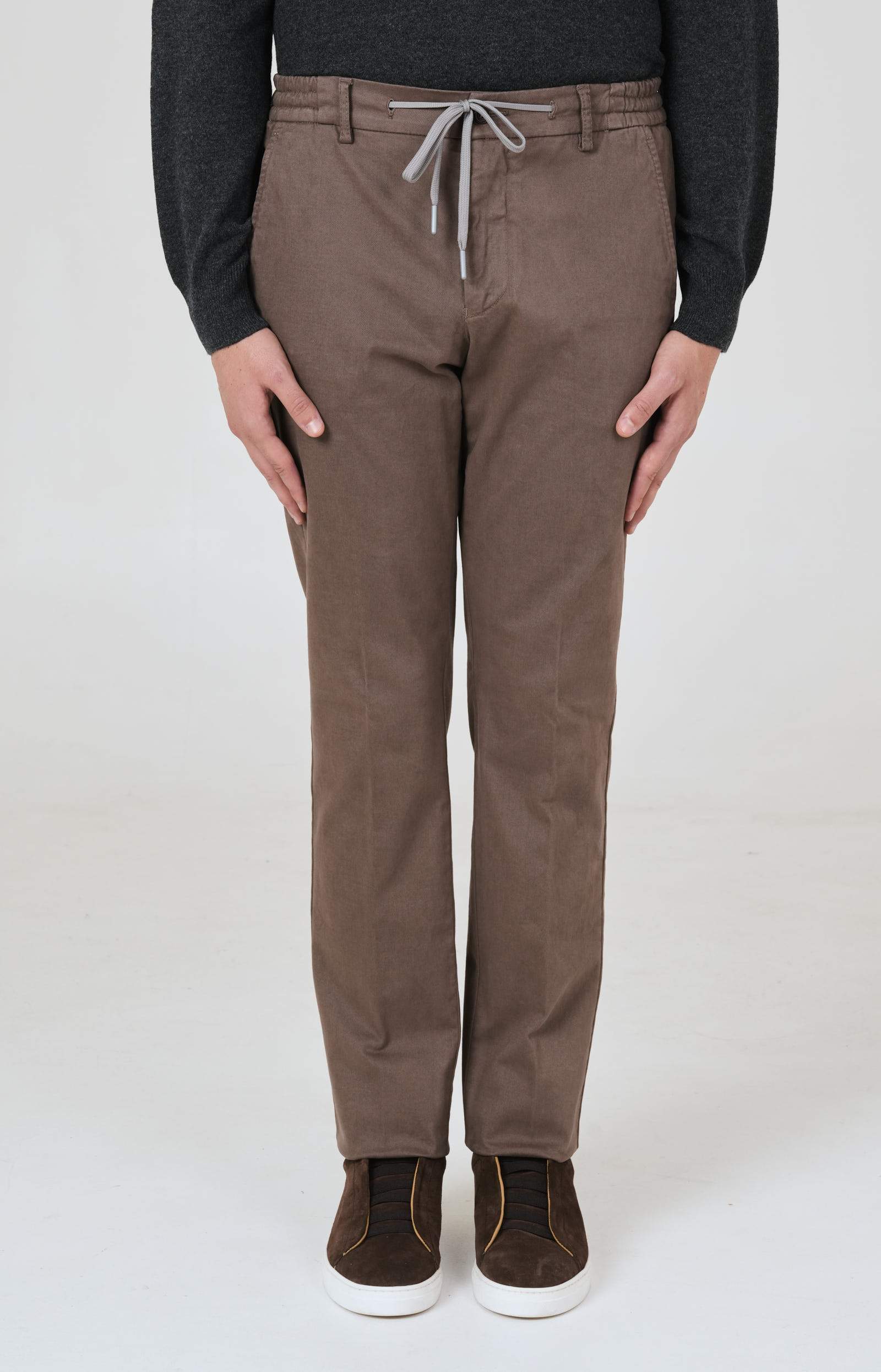 Pantalone "Leisure Fit" in gabardine stretch