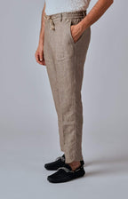 “Leisure Fit” linen trousers