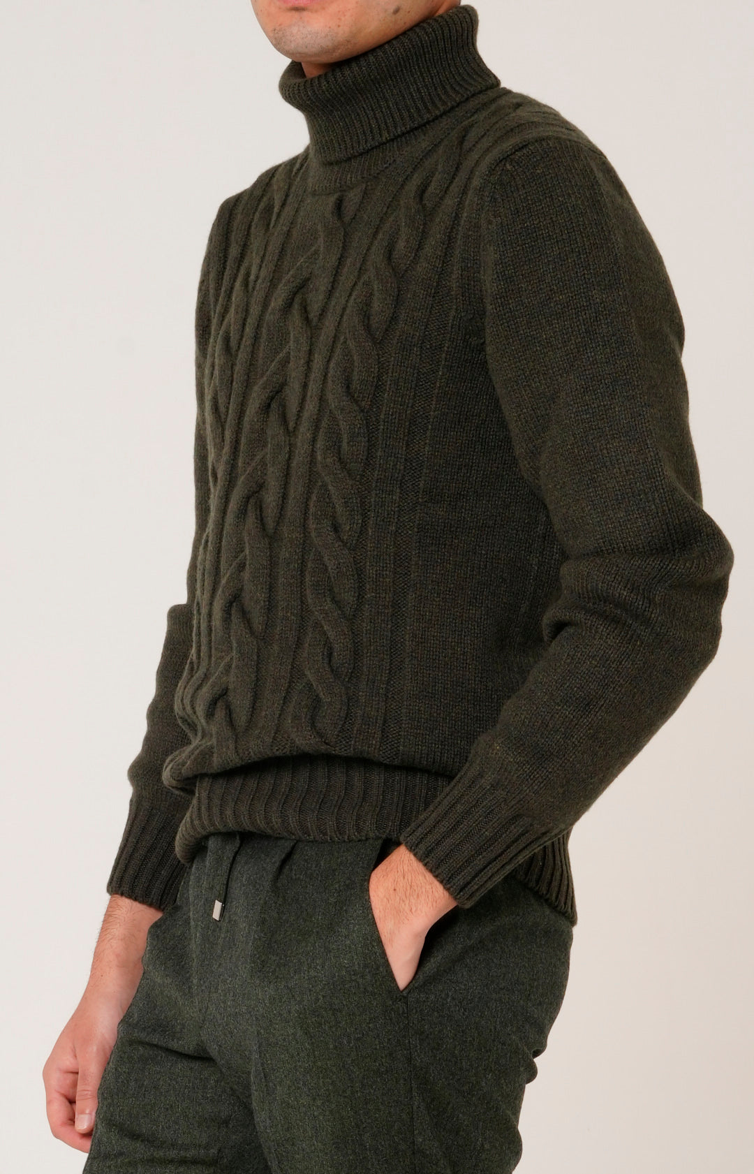 Dolcevita in lana a trecce