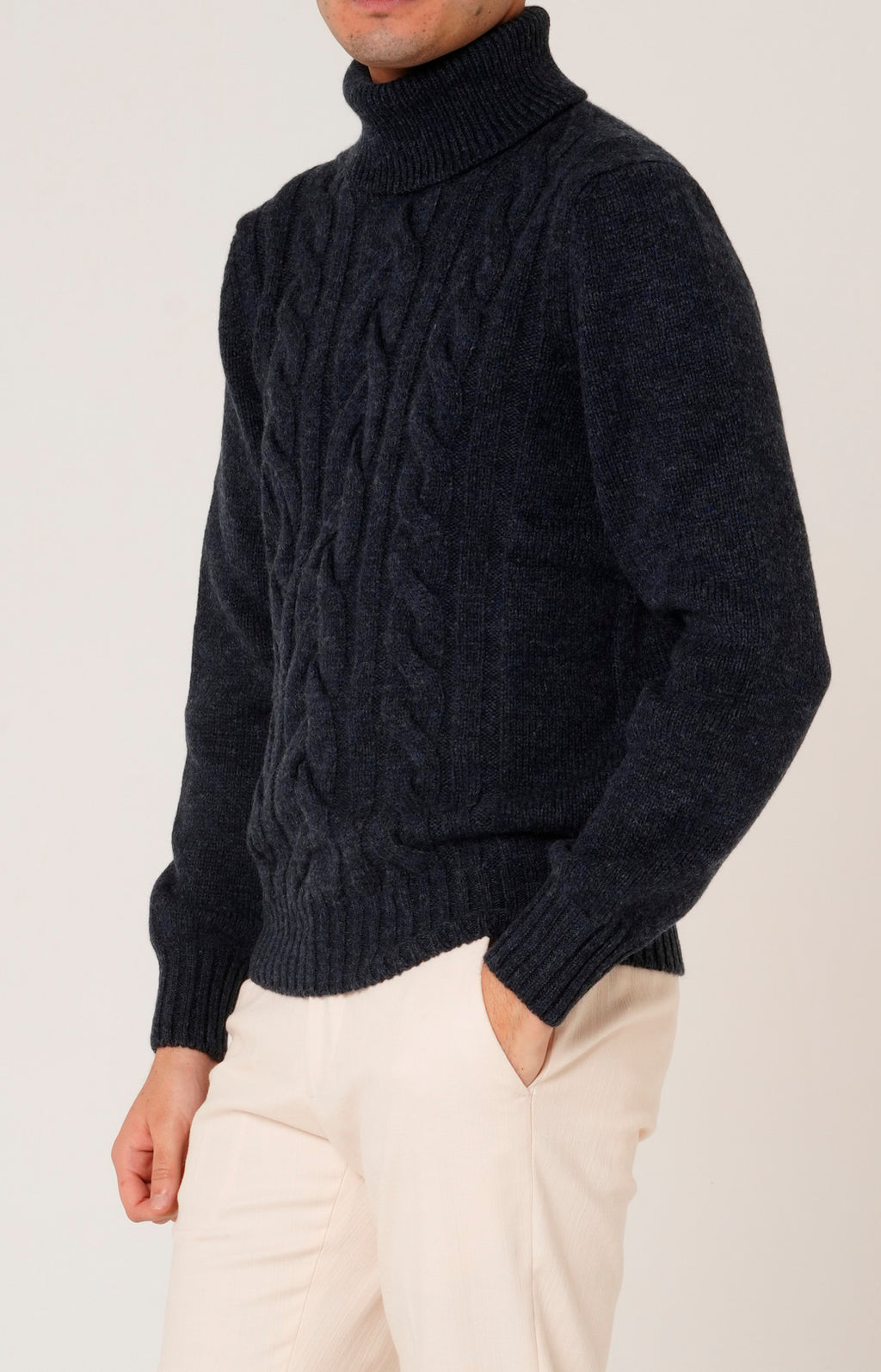 Dolcevita in lana a trecce