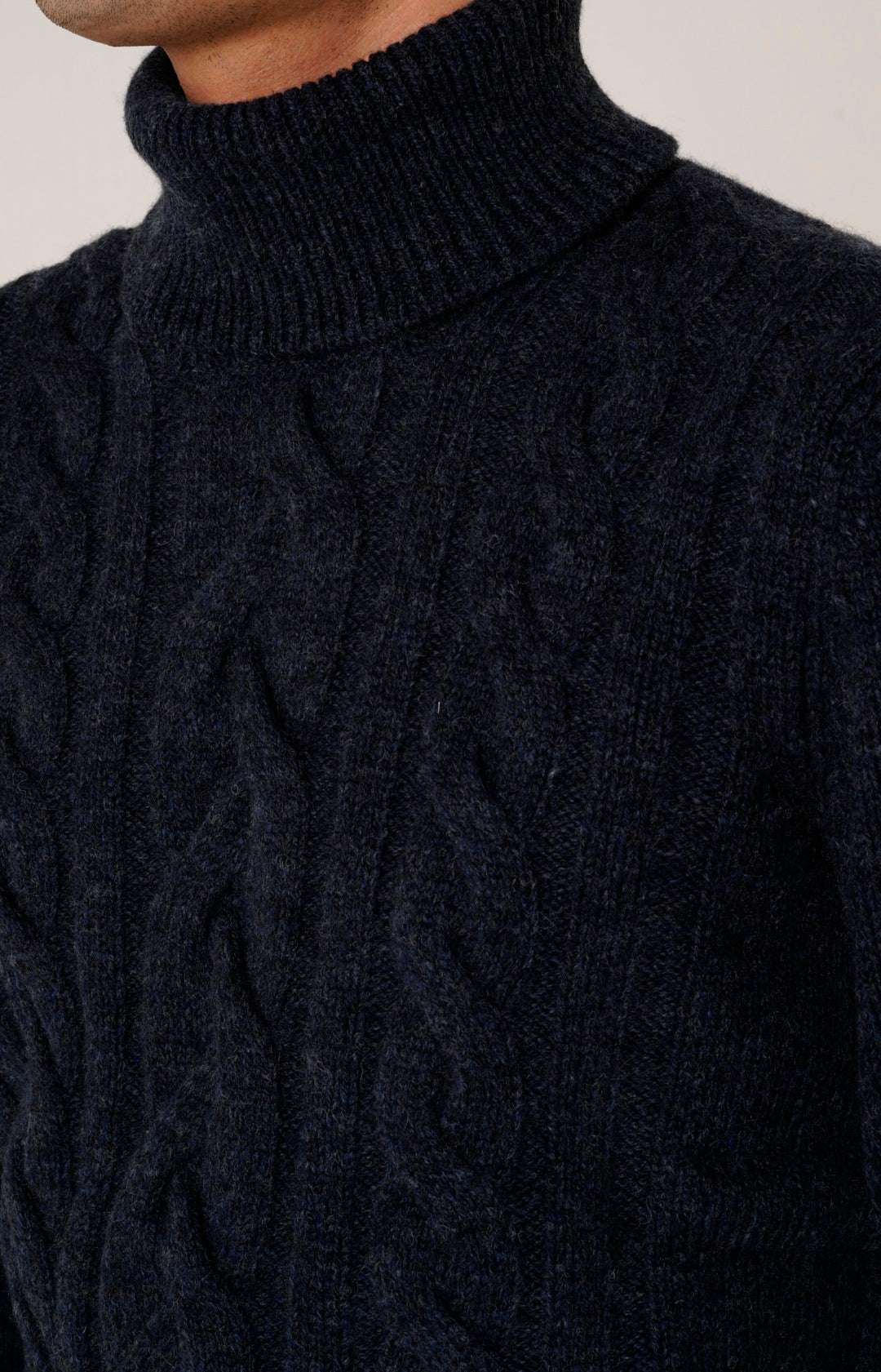 Dolcevita in lana a trecce