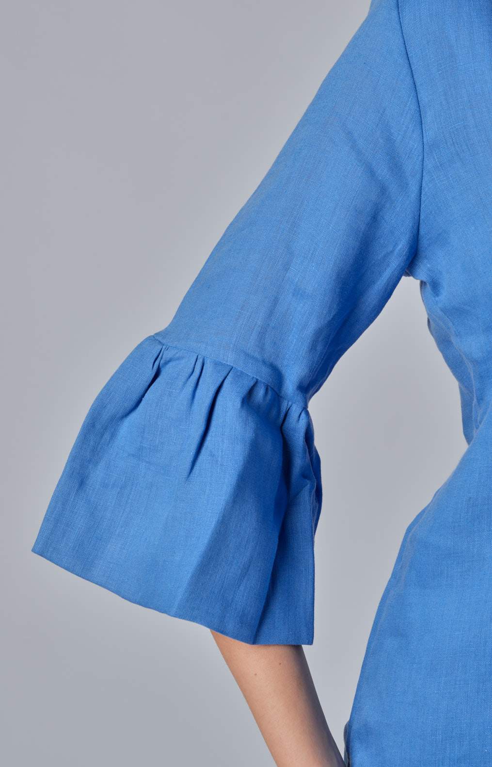 Camicia in lino con manica volant