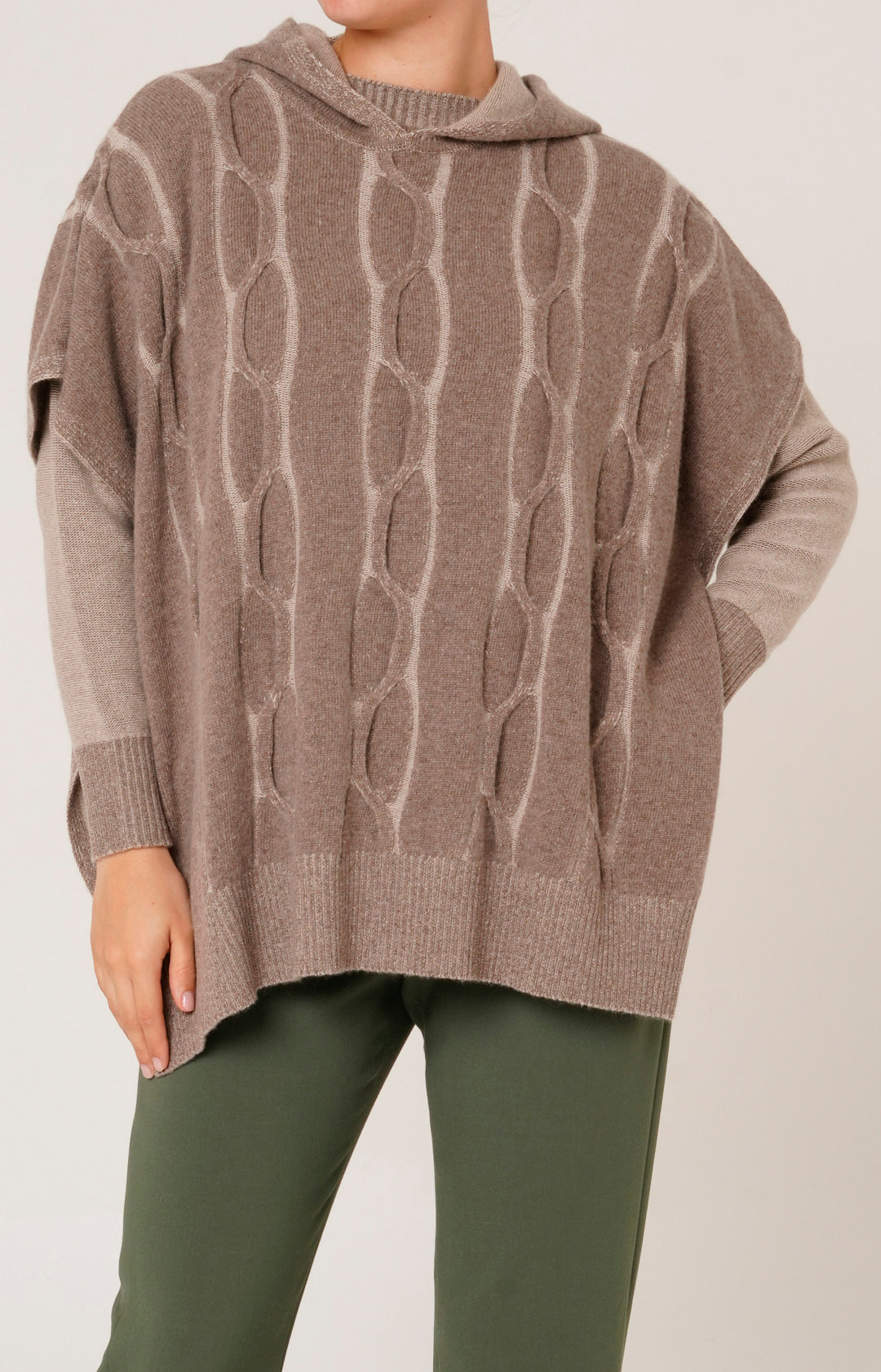 Mantella in lana e cashmere con cappuccio