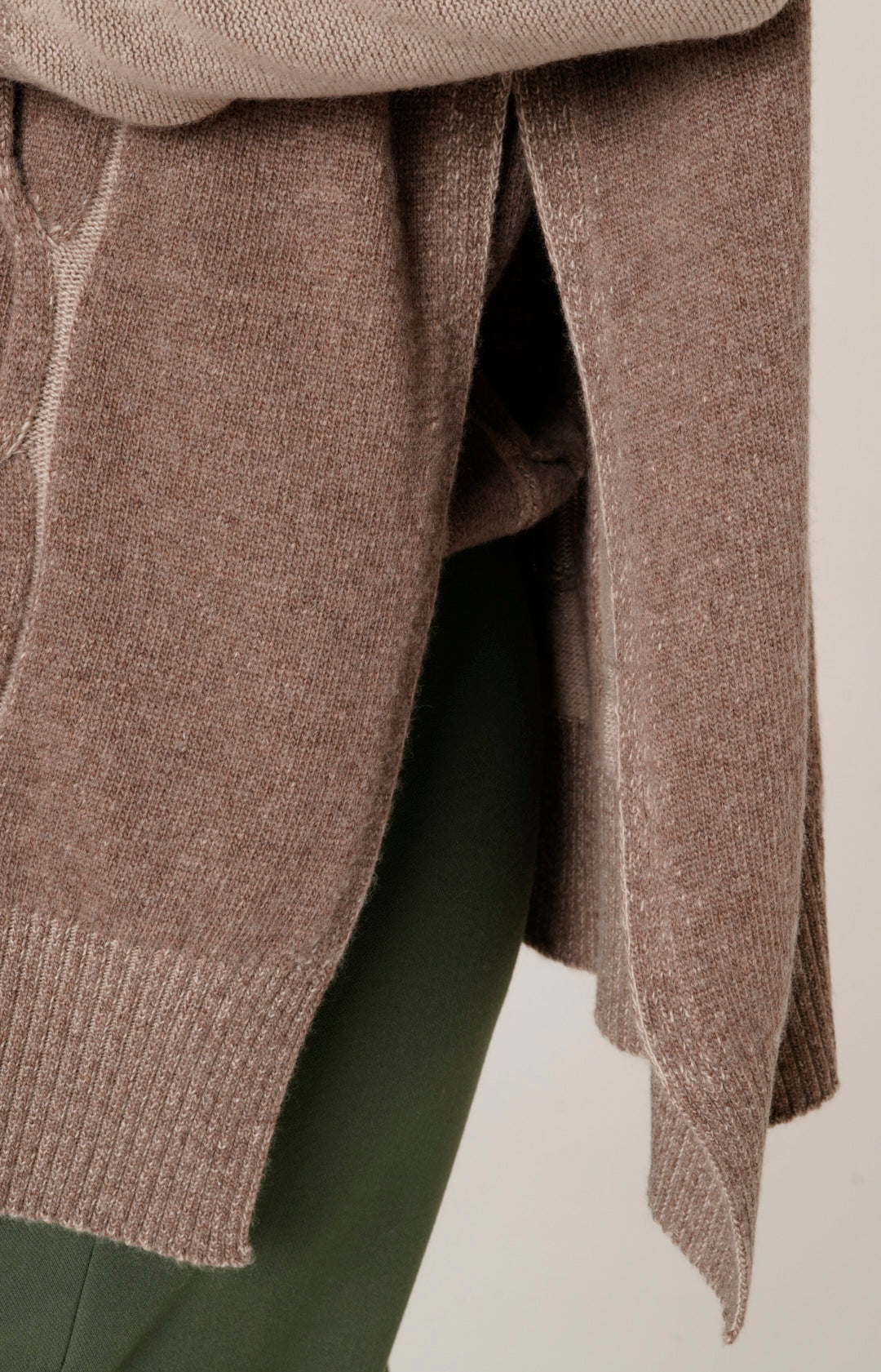 Mantella in lana e cashmere con cappuccio