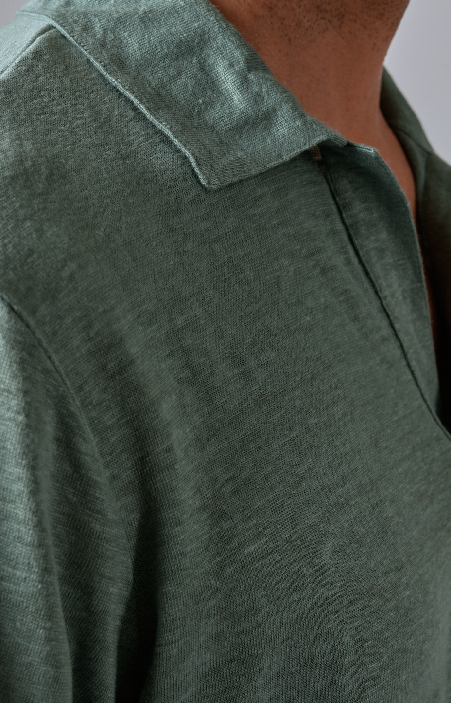 Long-sleeved polo shirt in ultra-light linen jersey