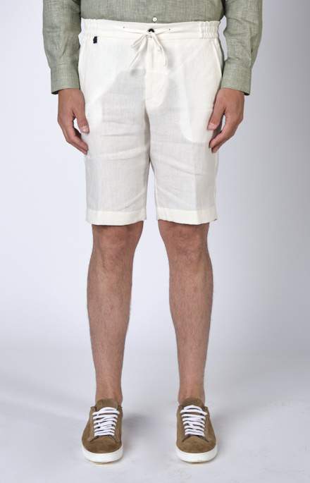 “Leisure fit” linen Bermuda shorts
