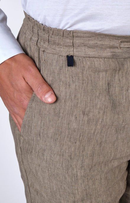 “Leisure fit” linen Bermuda shorts