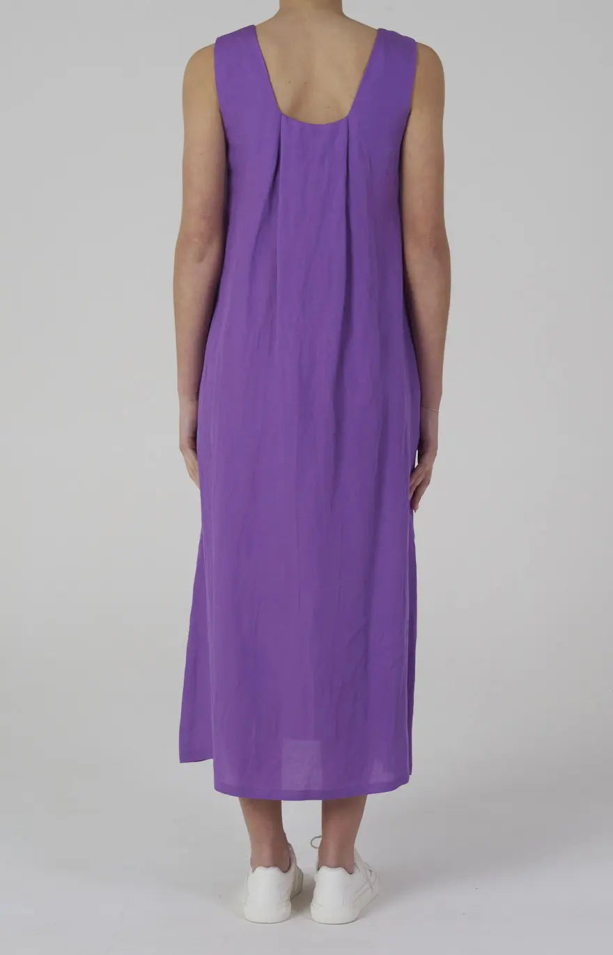 Long sleeveless dress