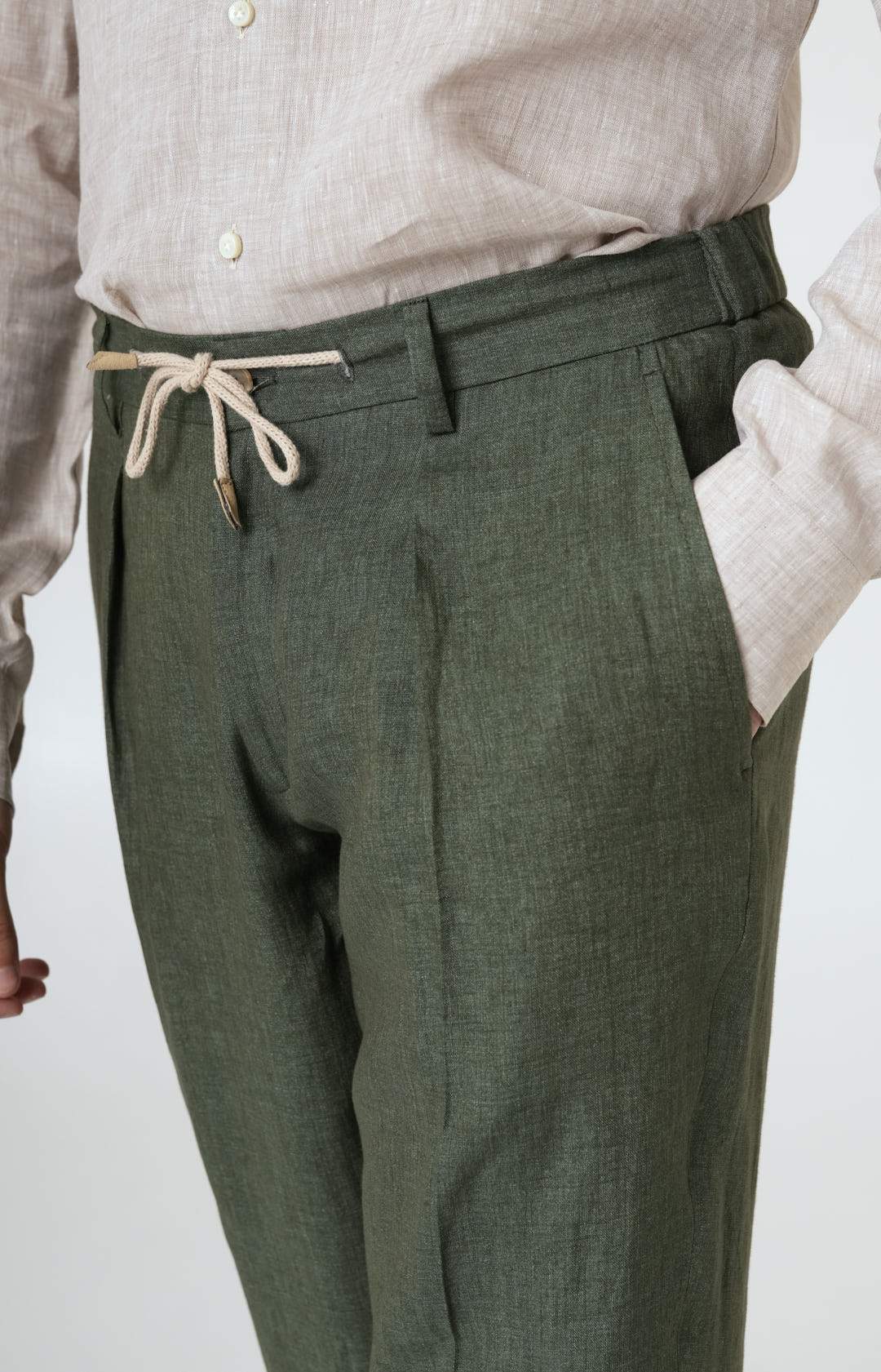 Linen suit with "leisure fit" trousers