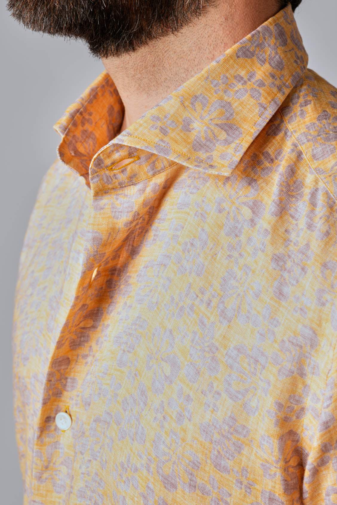 Camicia da uomo in puro lino con fantasia floreale