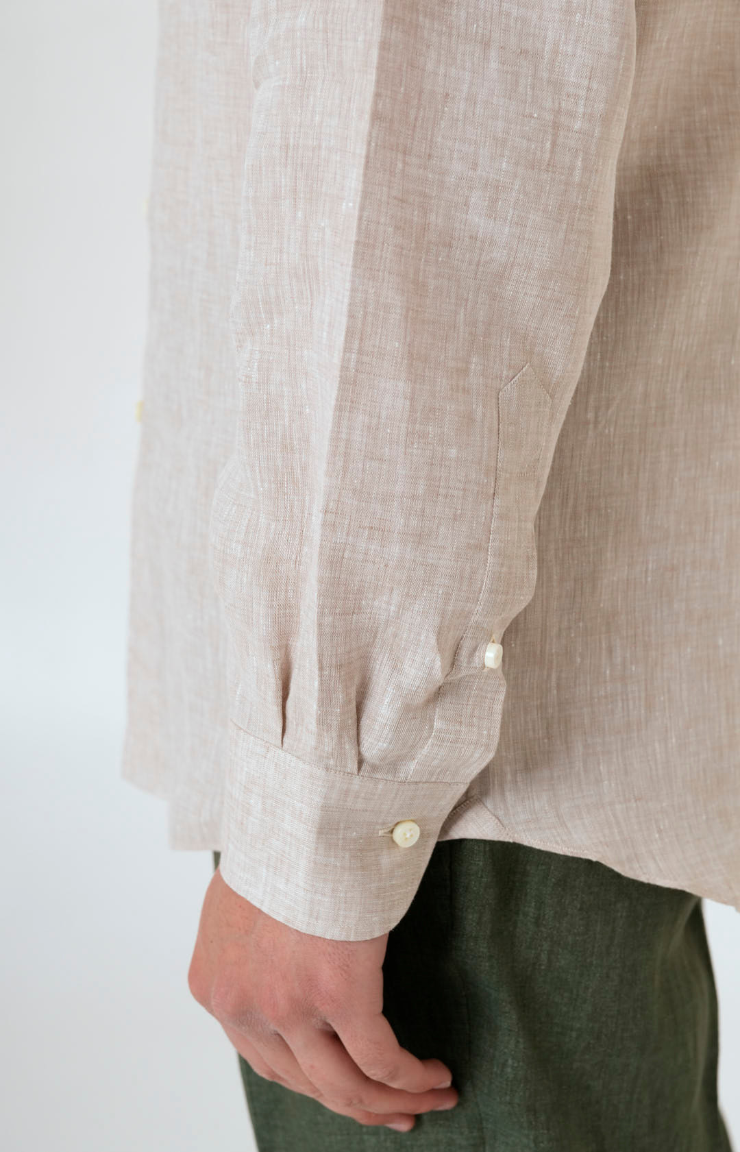 Pure linen shirt with tulip collar