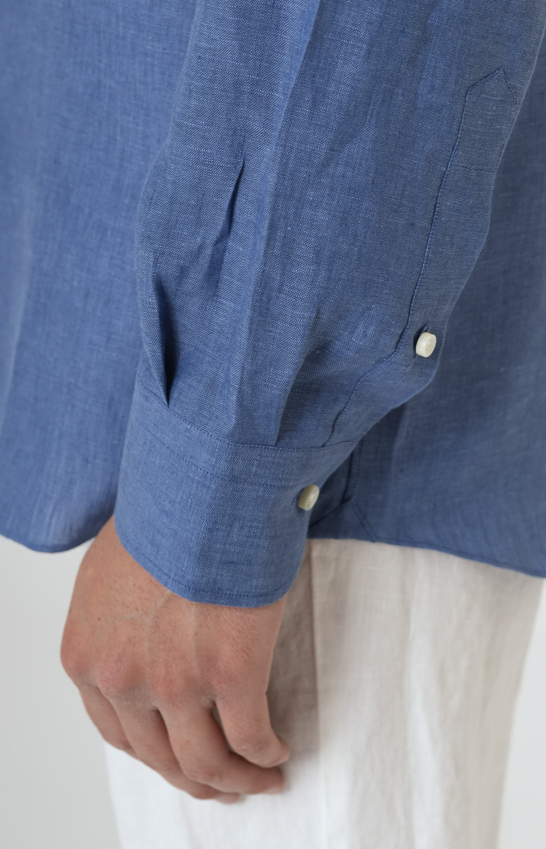 Pure linen shirt with tulip collar