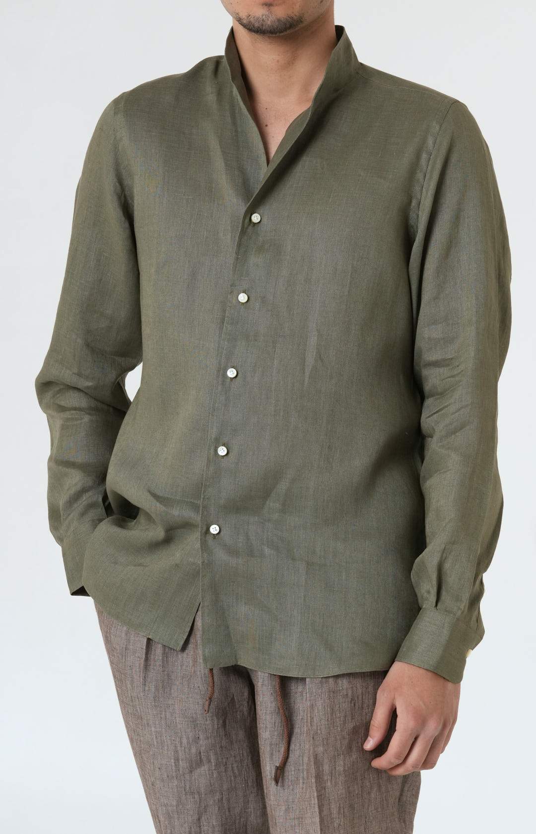 Camicia in puro lino con collo tulipano