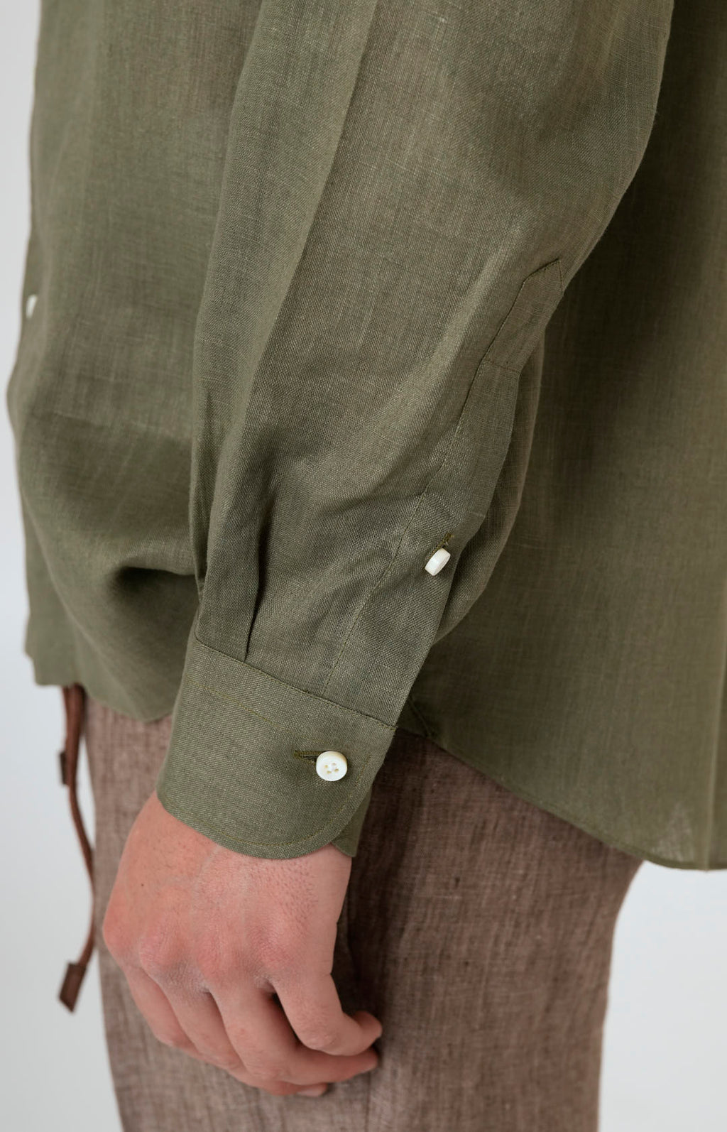 Pure linen shirt with tulip collar