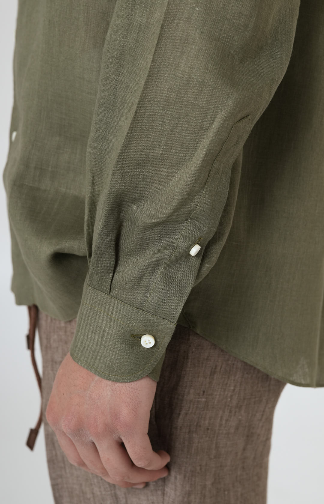 Pure linen shirt with tulip collar