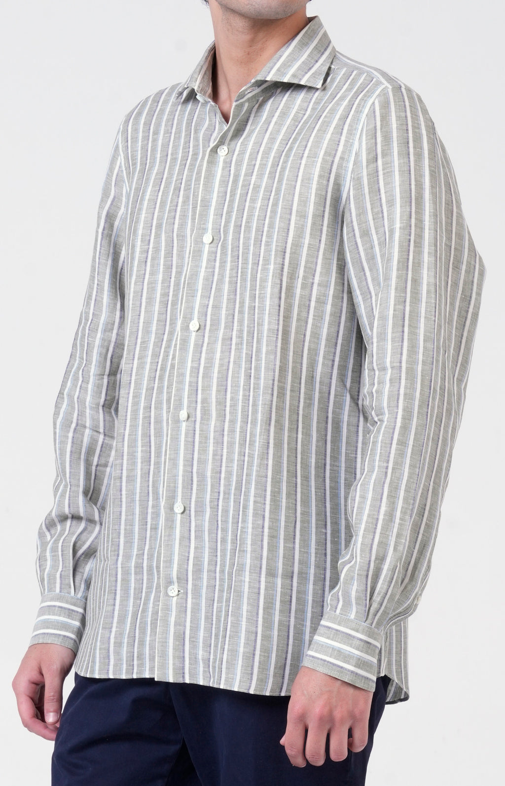 Camicia in lino rigato con collo francese