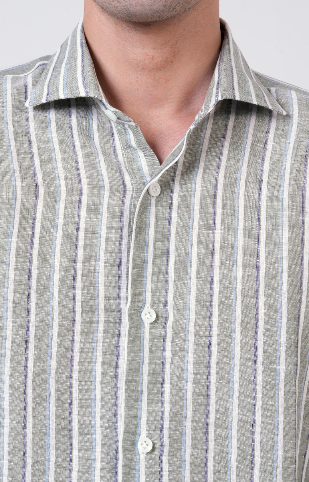 Camicia in lino rigato con collo francese