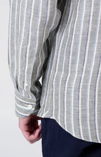 Camicia in lino rigato con collo francese