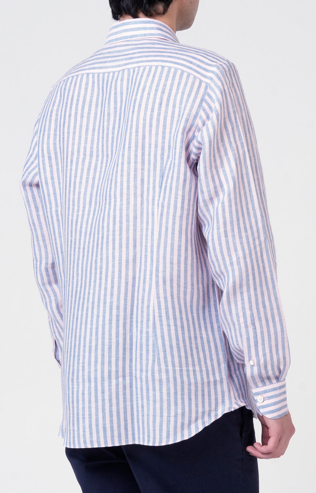 Camicia in lino rigato con collo francese