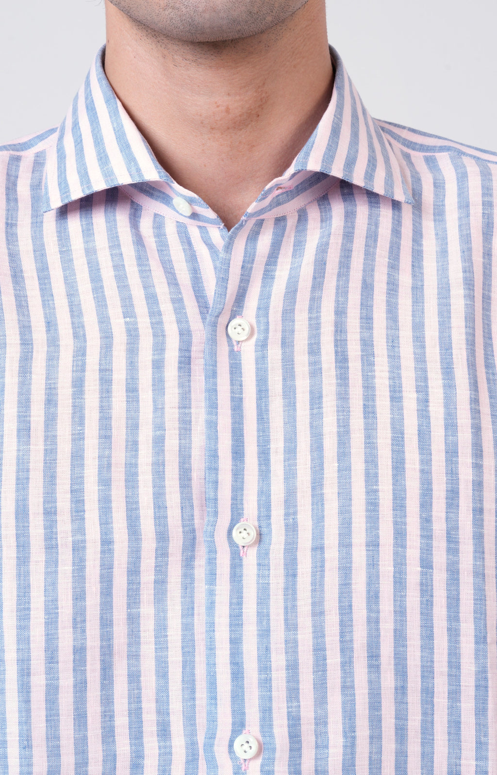 Camicia in lino rigato con collo francese