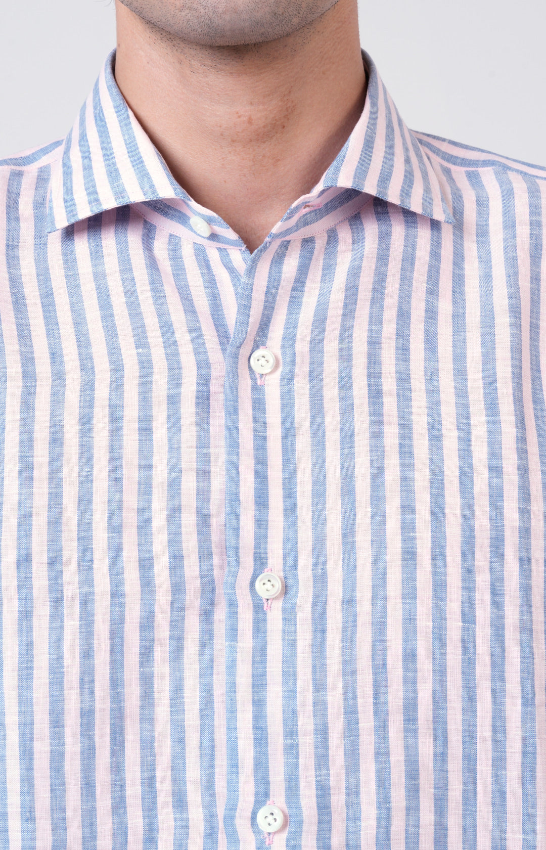 Camicia in lino rigato con collo francese