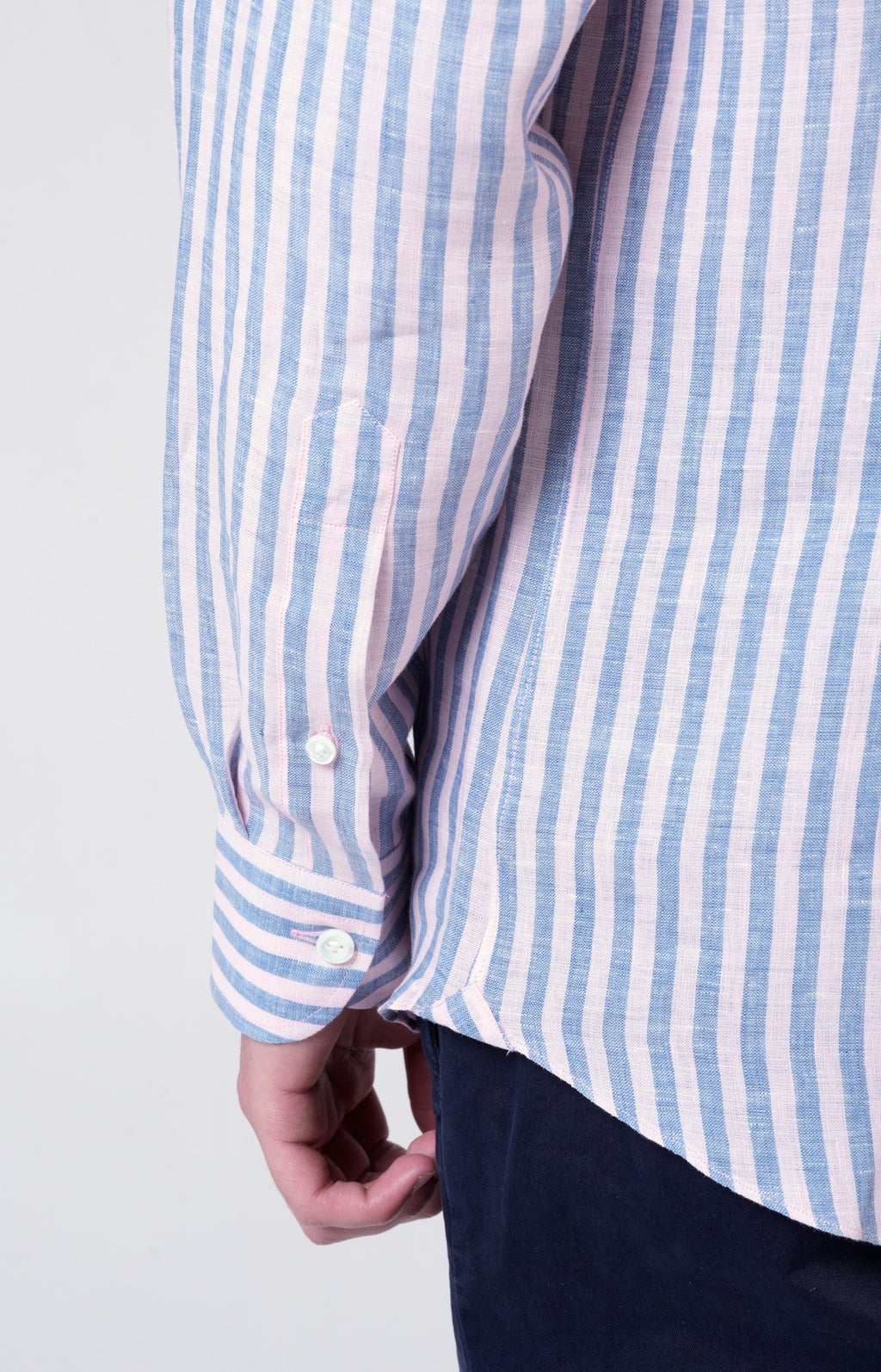 Camicia in lino rigato con collo francese