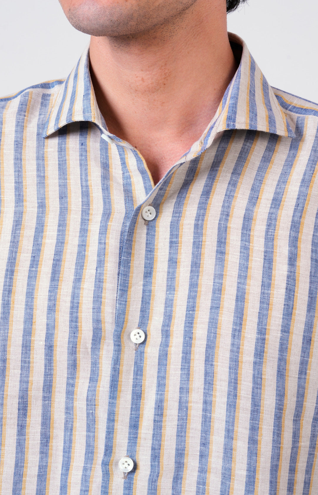 Camicia in lino rigato con collo francese