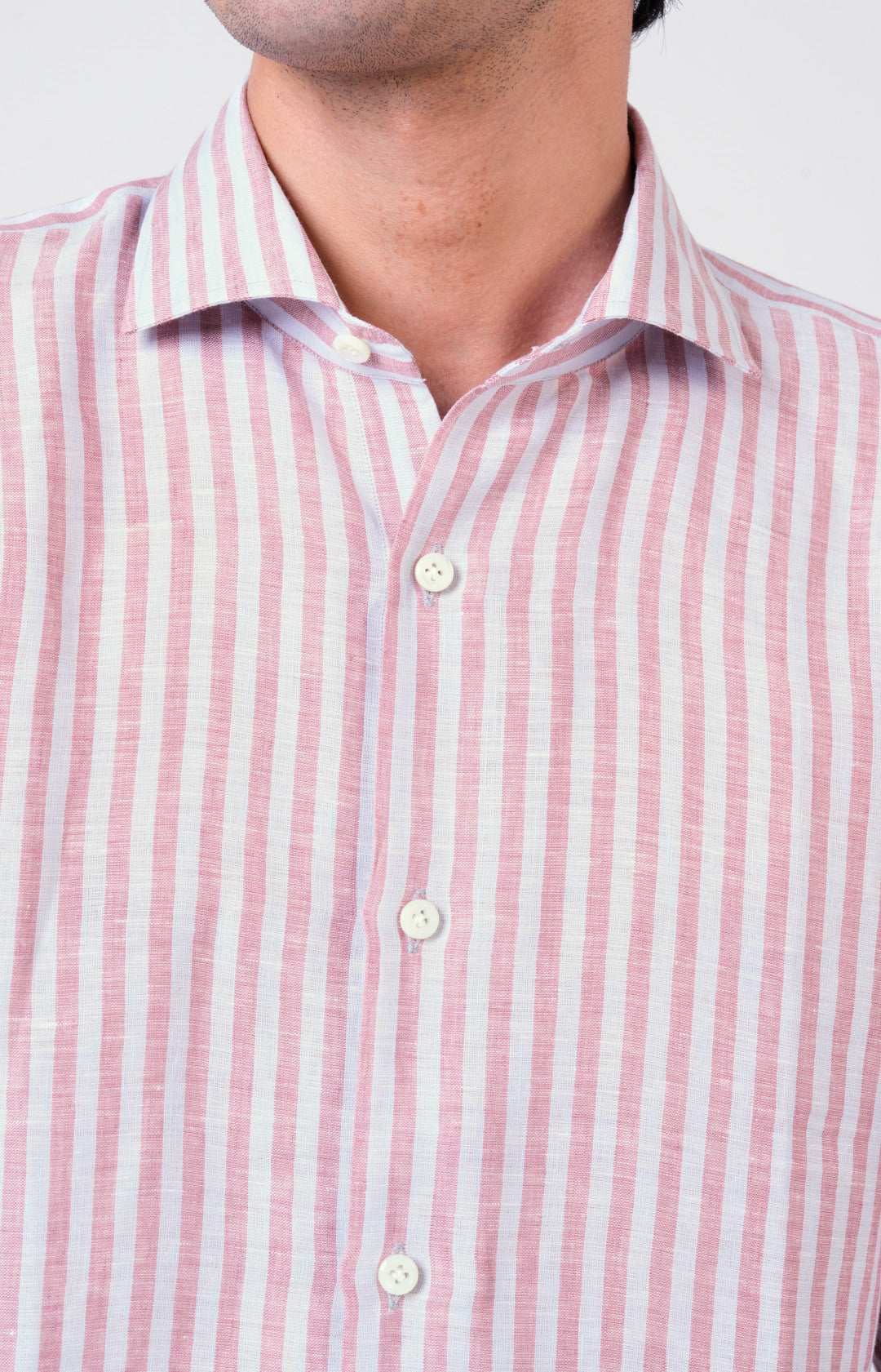 Camicia in lino rigato con collo francese