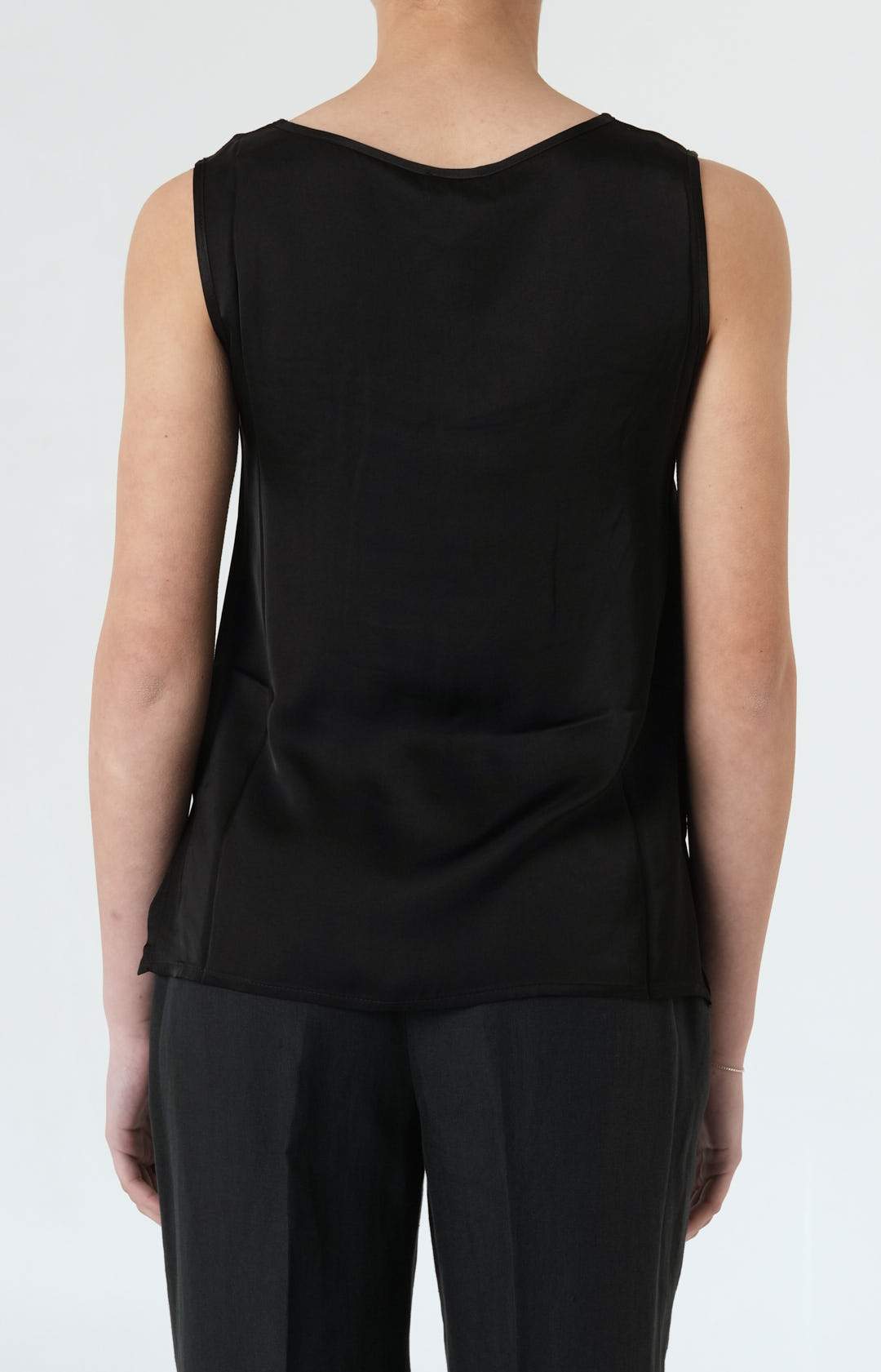 Tank top with wide shoulder straps