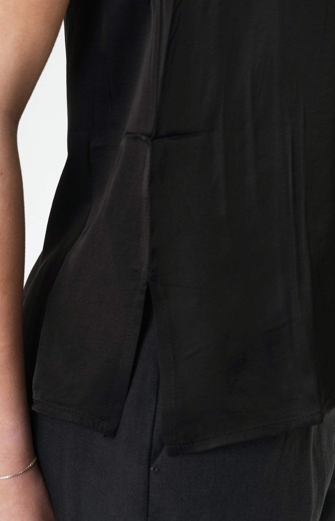 Tank top with wide shoulder straps