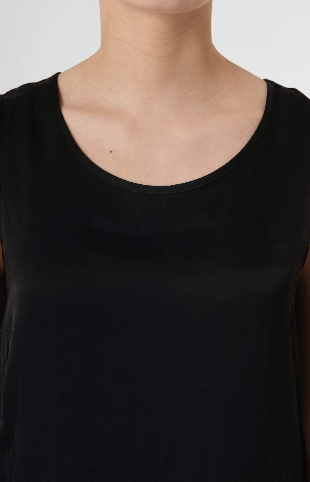 Tank top with wide shoulder straps
