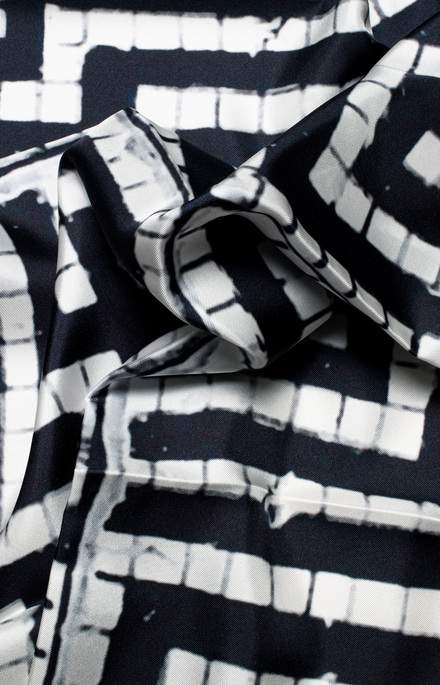Foulard in pura seta riproduzione riggiola napoletana 4_3
