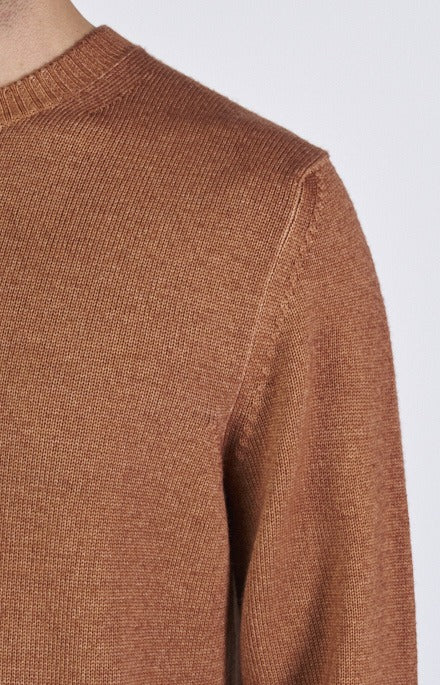 Crew neck in washed wool