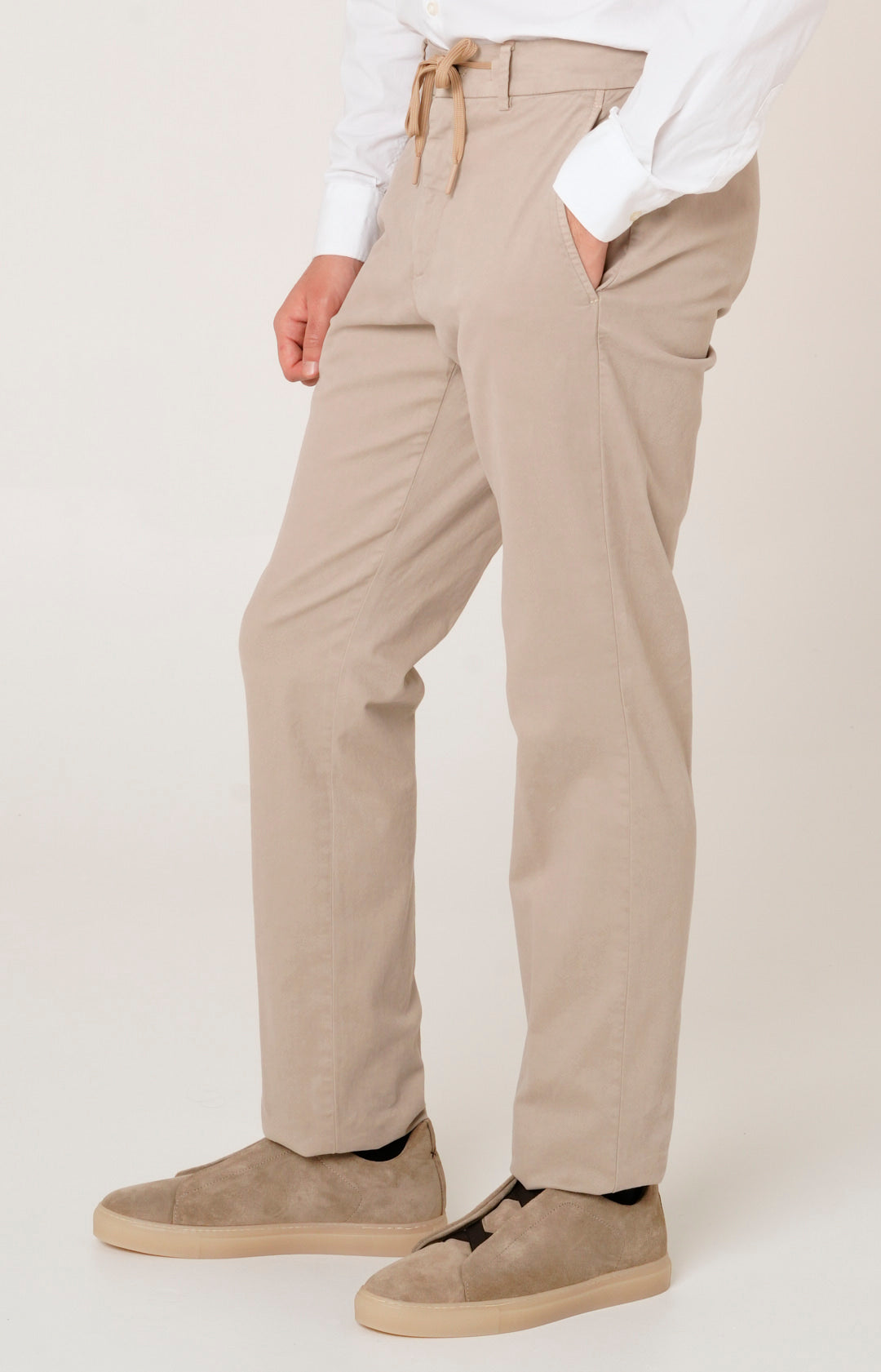 "Leisure Fit" trousers in stretch gabardine