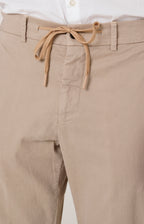 "Leisure Fit" trousers in stretch gabardine