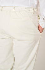 "Leisure Fit" trousers in stretch gabardine