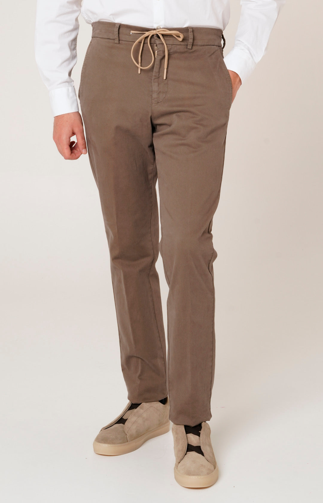 "Leisure Fit" trousers in stretch gabardine