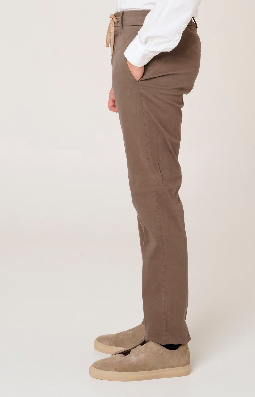 "Leisure Fit" trousers in stretch gabardine