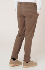 "Leisure Fit" trousers in stretch gabardine