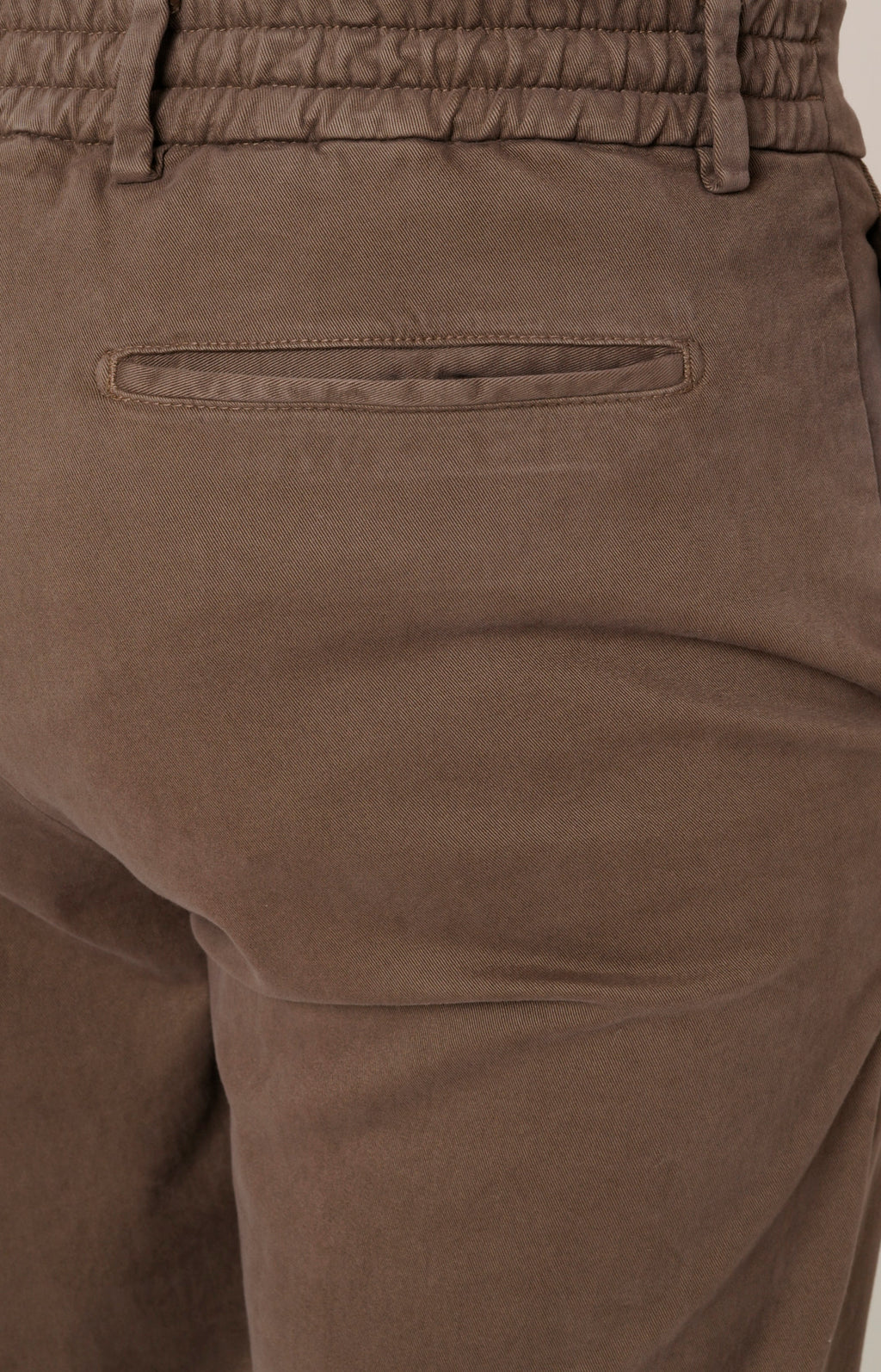 "Leisure Fit" trousers in stretch gabardine