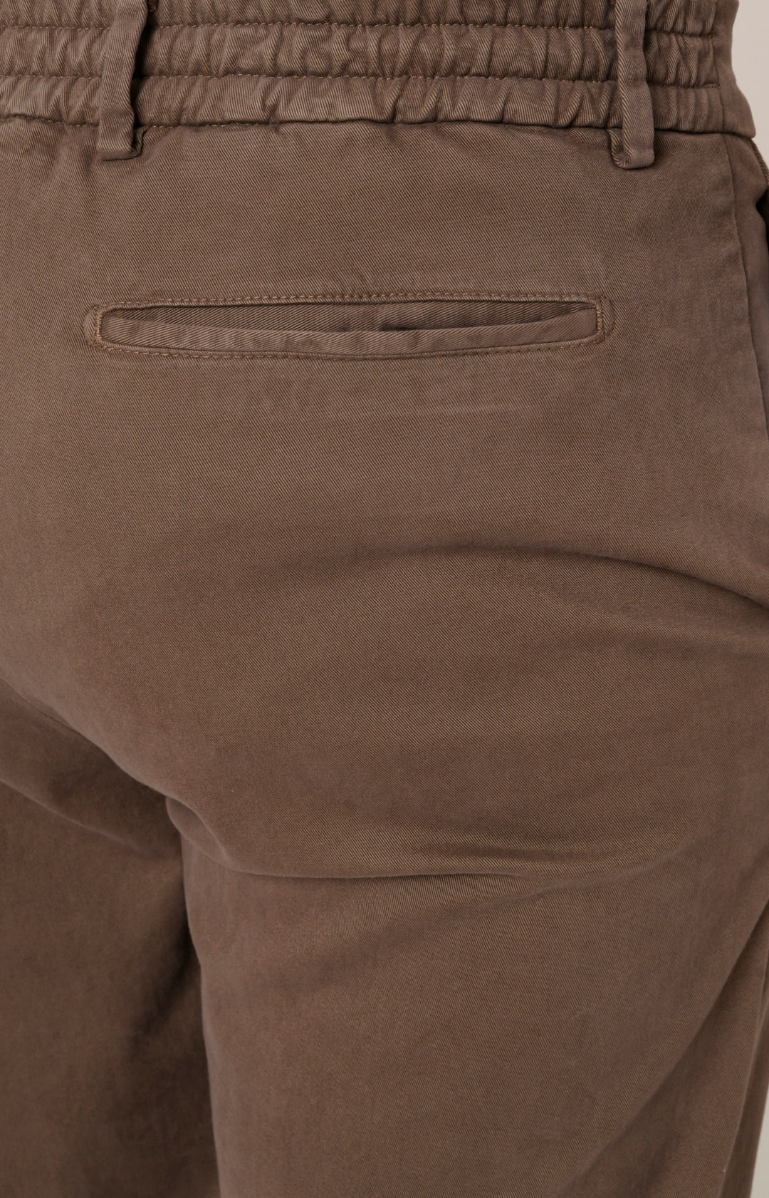 "Leisure Fit" trousers in stretch gabardine