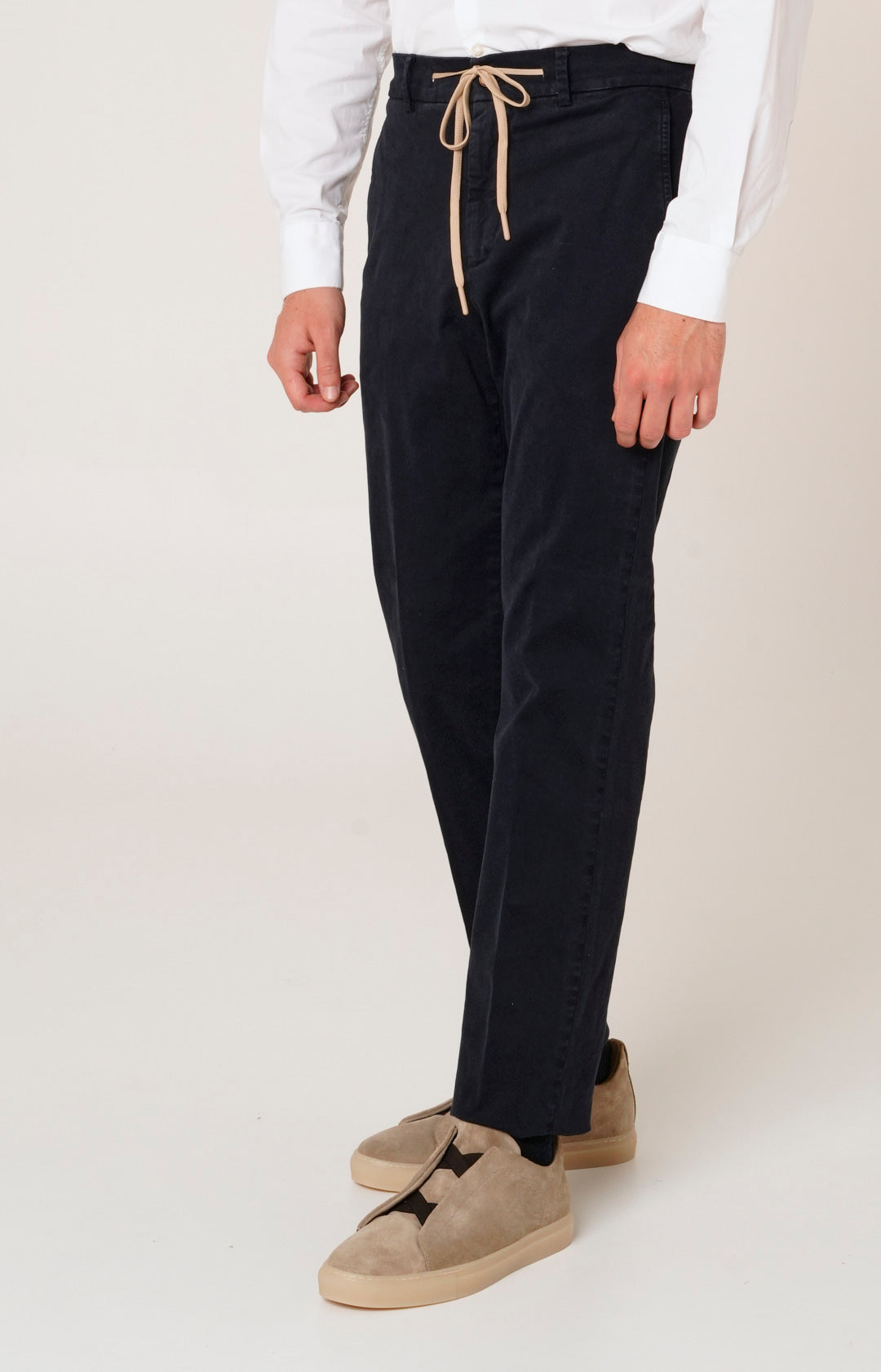 "Leisure Fit" trousers in stretch gabardine