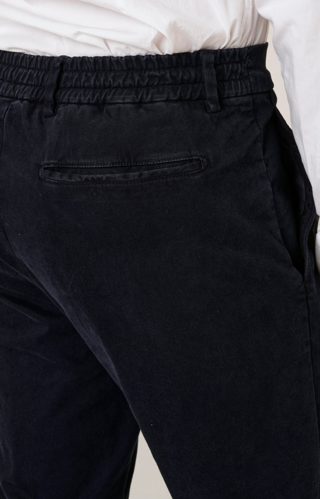 "Leisure Fit" trousers in stretch gabardine