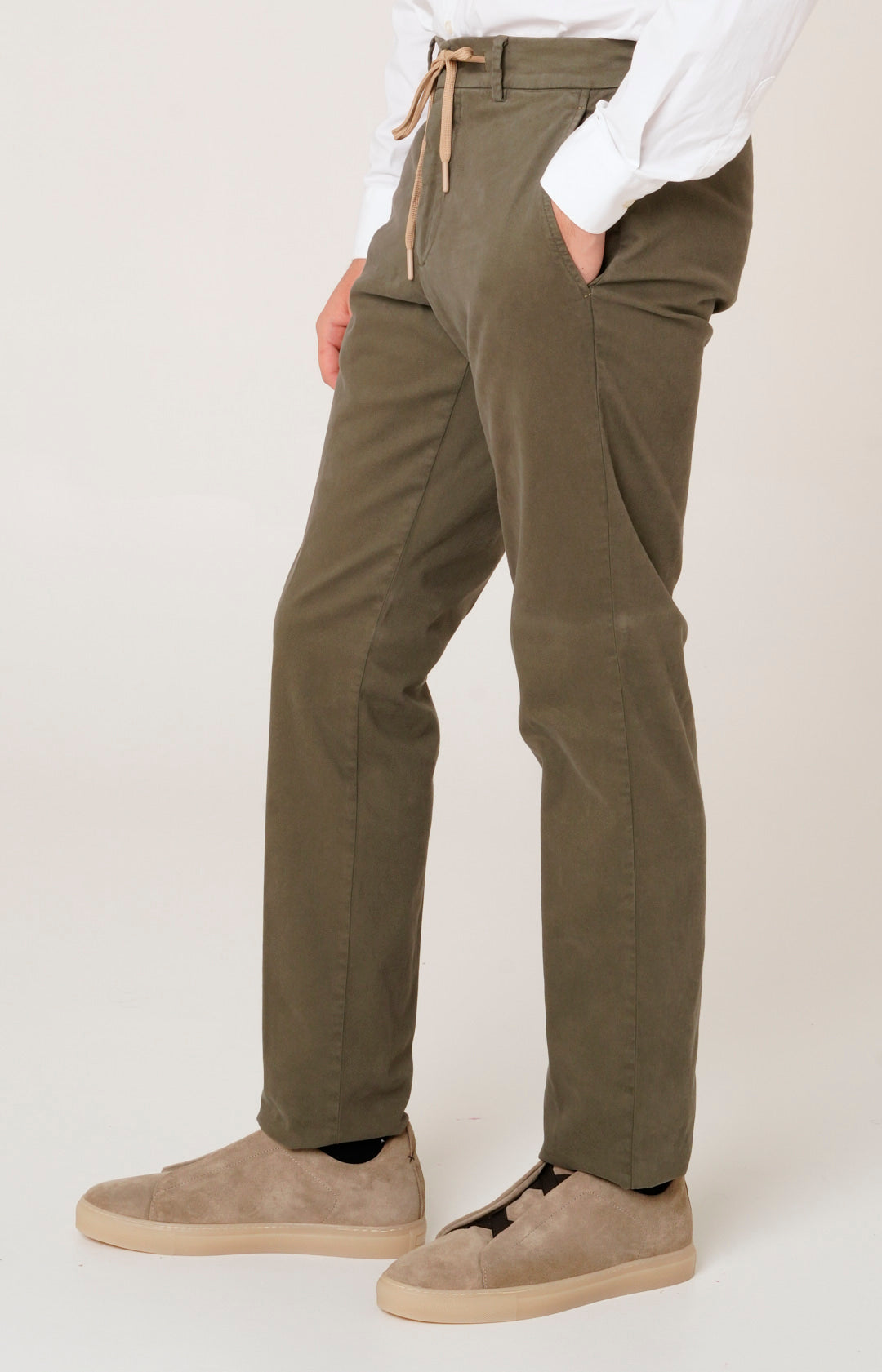 "Leisure Fit" trousers in stretch gabardine