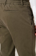 "Leisure Fit" trousers in stretch gabardine