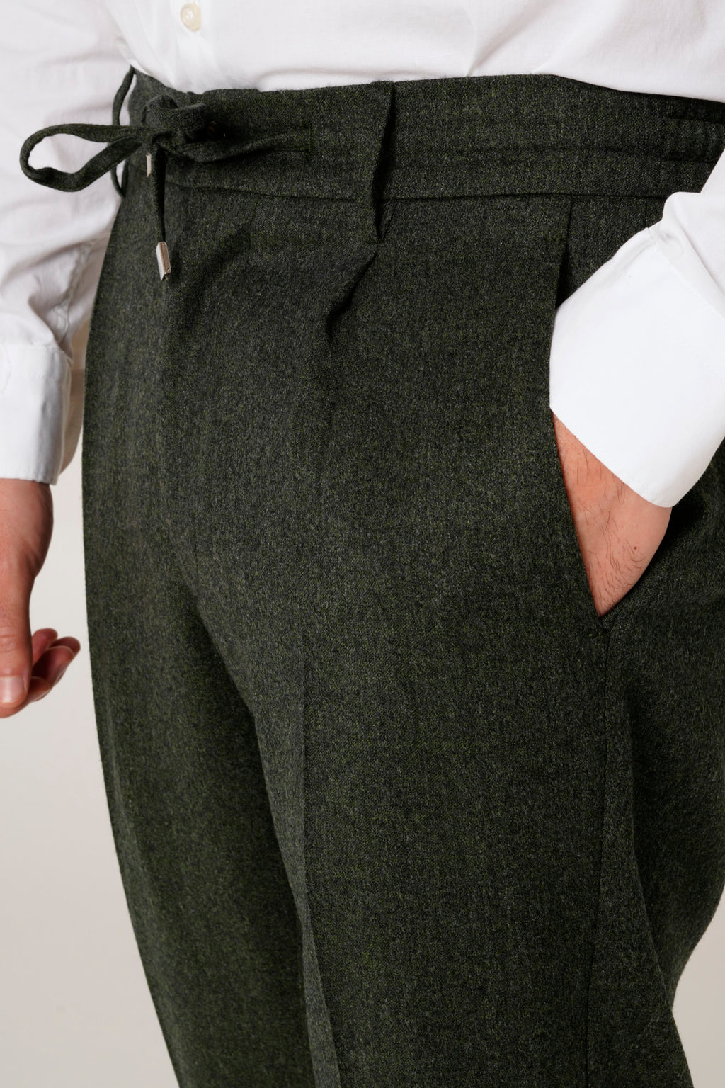 Pantalone "Leisure Fit" in flanella con pinces