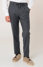 Pantalone "Leisure Fit" in flanella con pinces