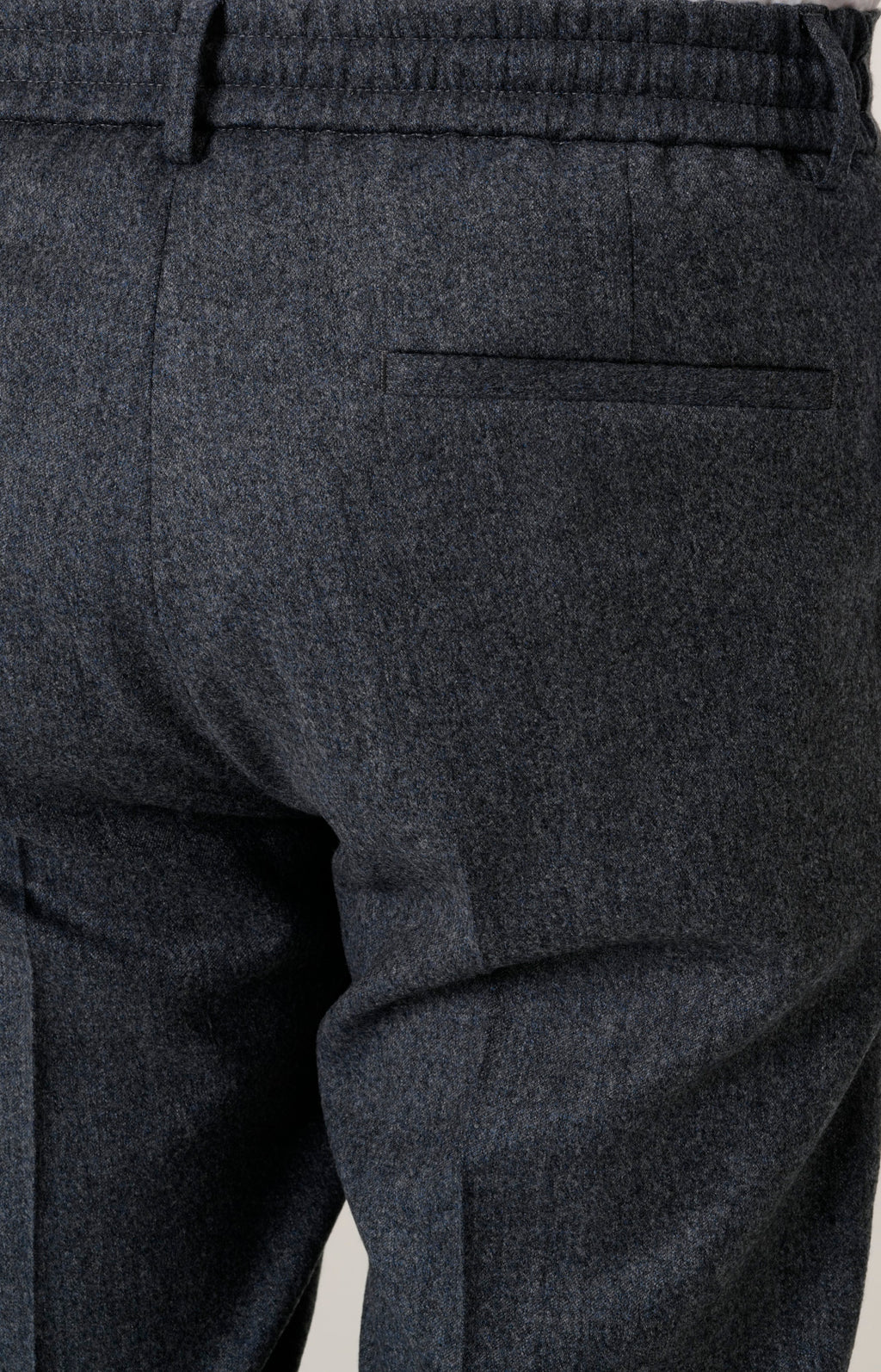 Pantalone "Leisure Fit" in flanella con pinces