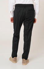Pantalone "Leisure Fit" in flanella con pinces